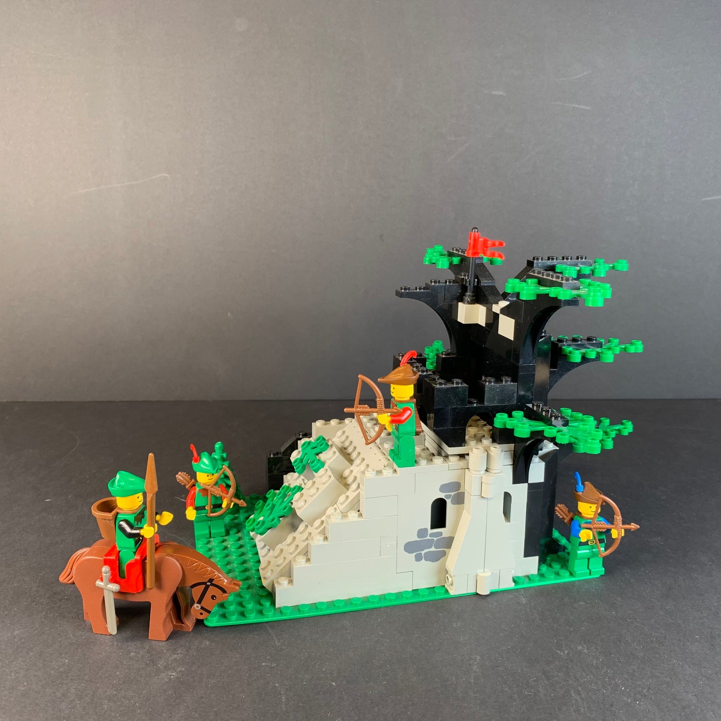 Lego Castle Camouflaged Outpost (6066)
