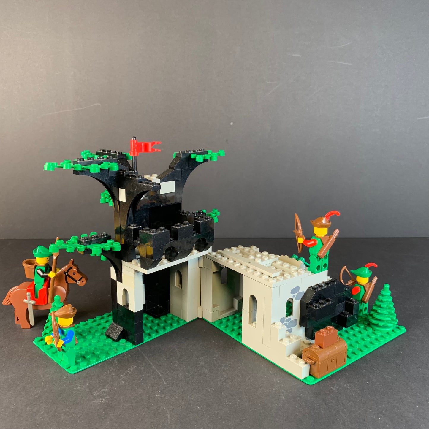 Lego Castle Camouflaged Outpost (6066)