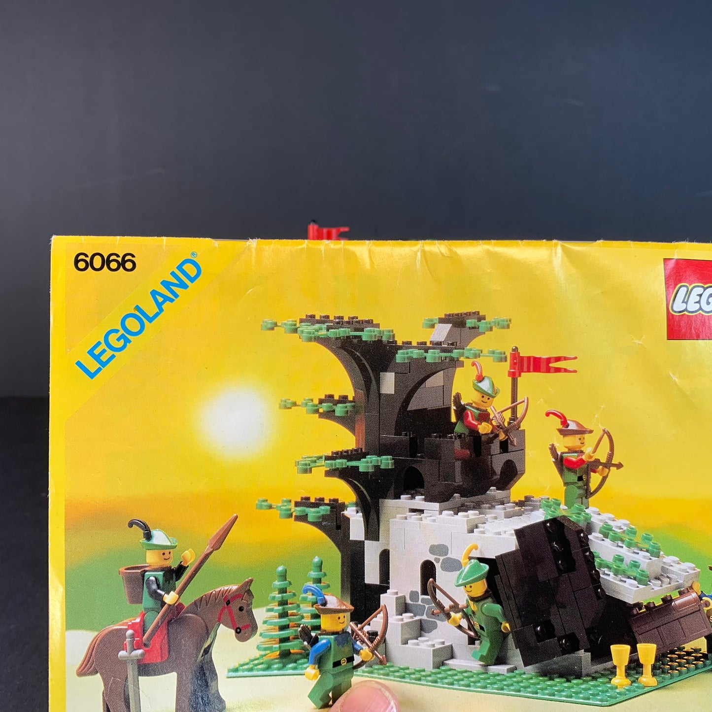 Lego Castle Camouflaged Outpost (6066)