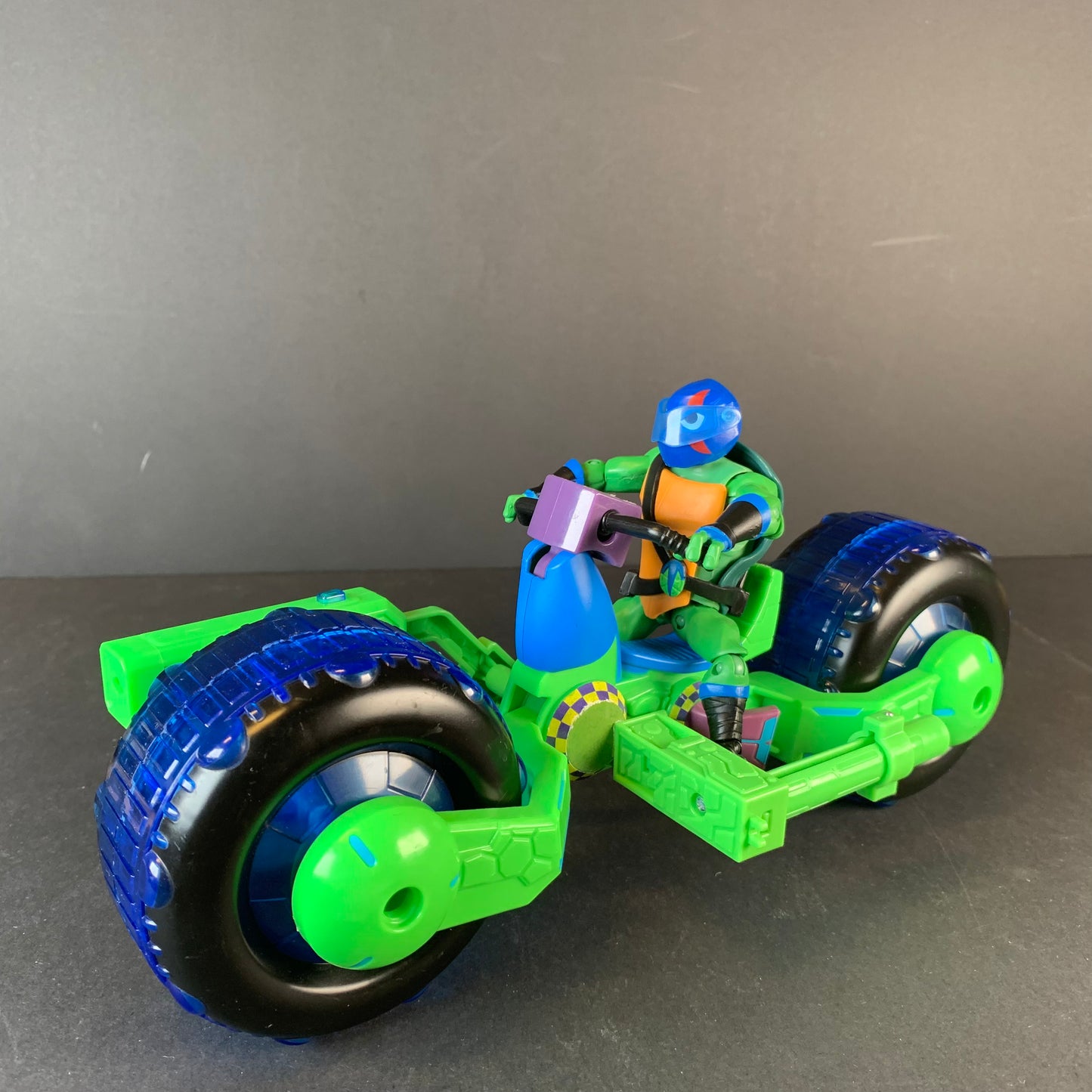 TMNT Turtle Tank & Shell Hog Motor Bikes (Rise Of The Teenage Mutant Ninja Turtles)