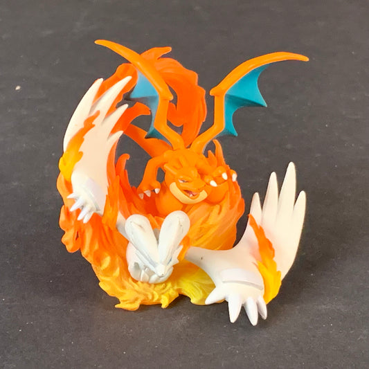 Pokemon 2019 Charizard & Reshiram Figure