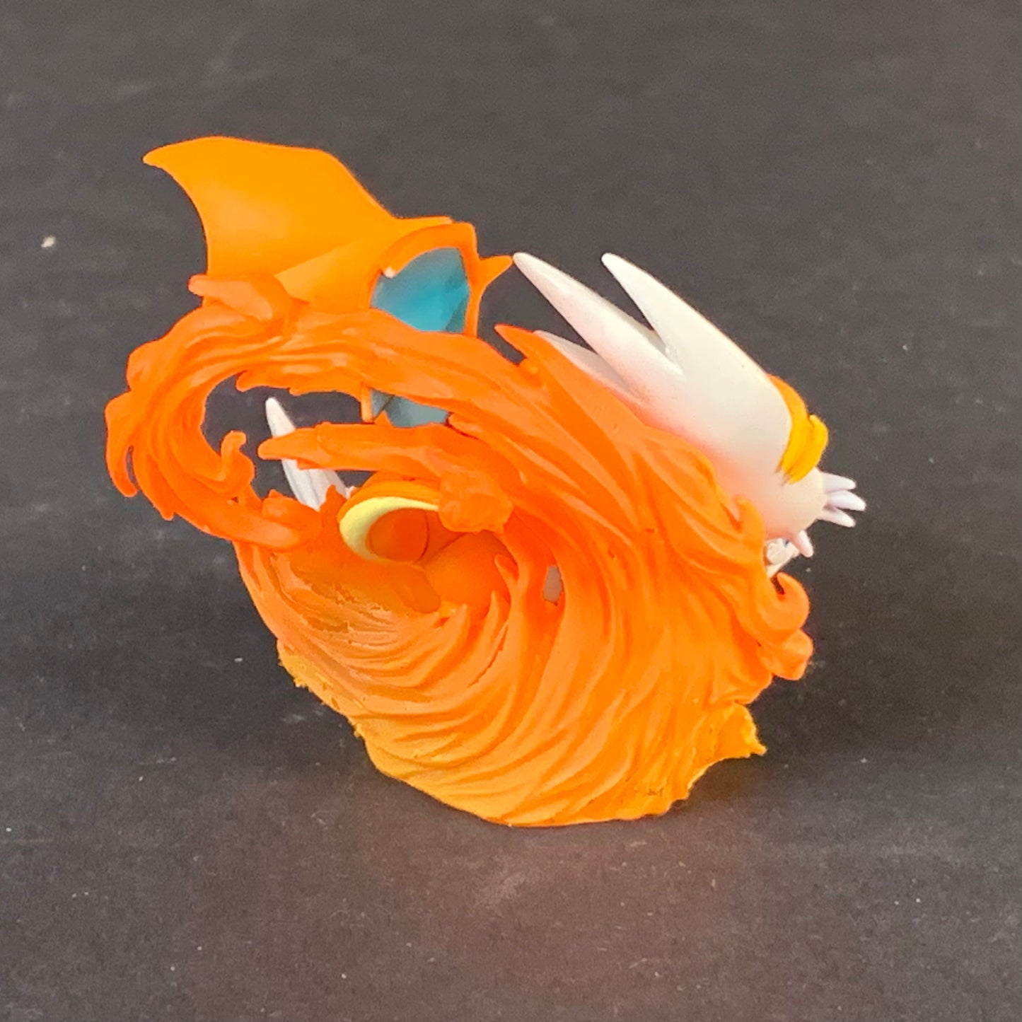 Pokemon 2019 Charizard & Reshiram Figure