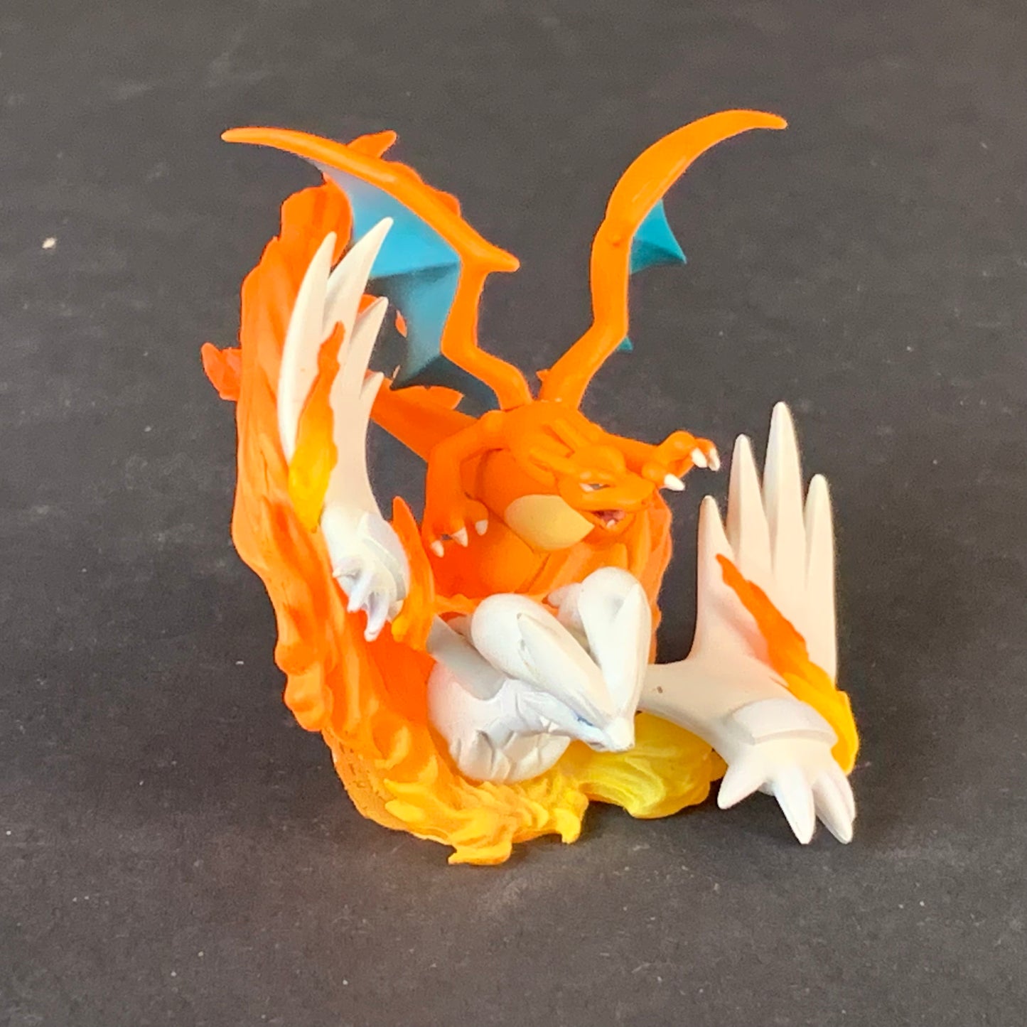 Pokemon 2019 Charizard & Reshiram Figure