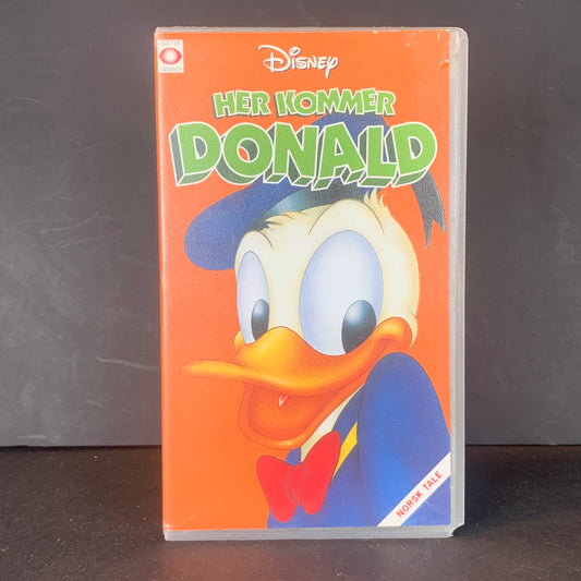 Her Kommer Donald VHS