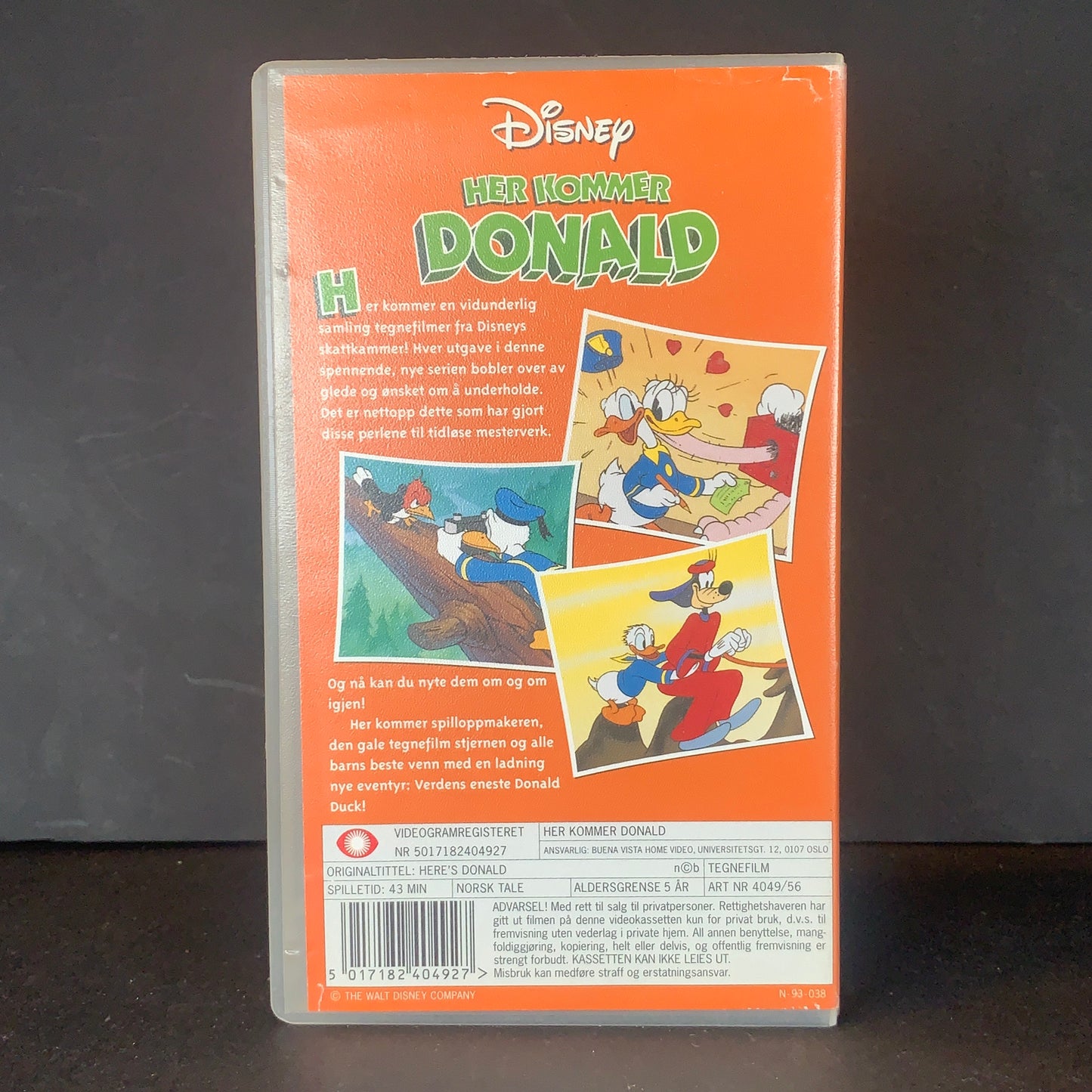 Her Kommer Donald VHS