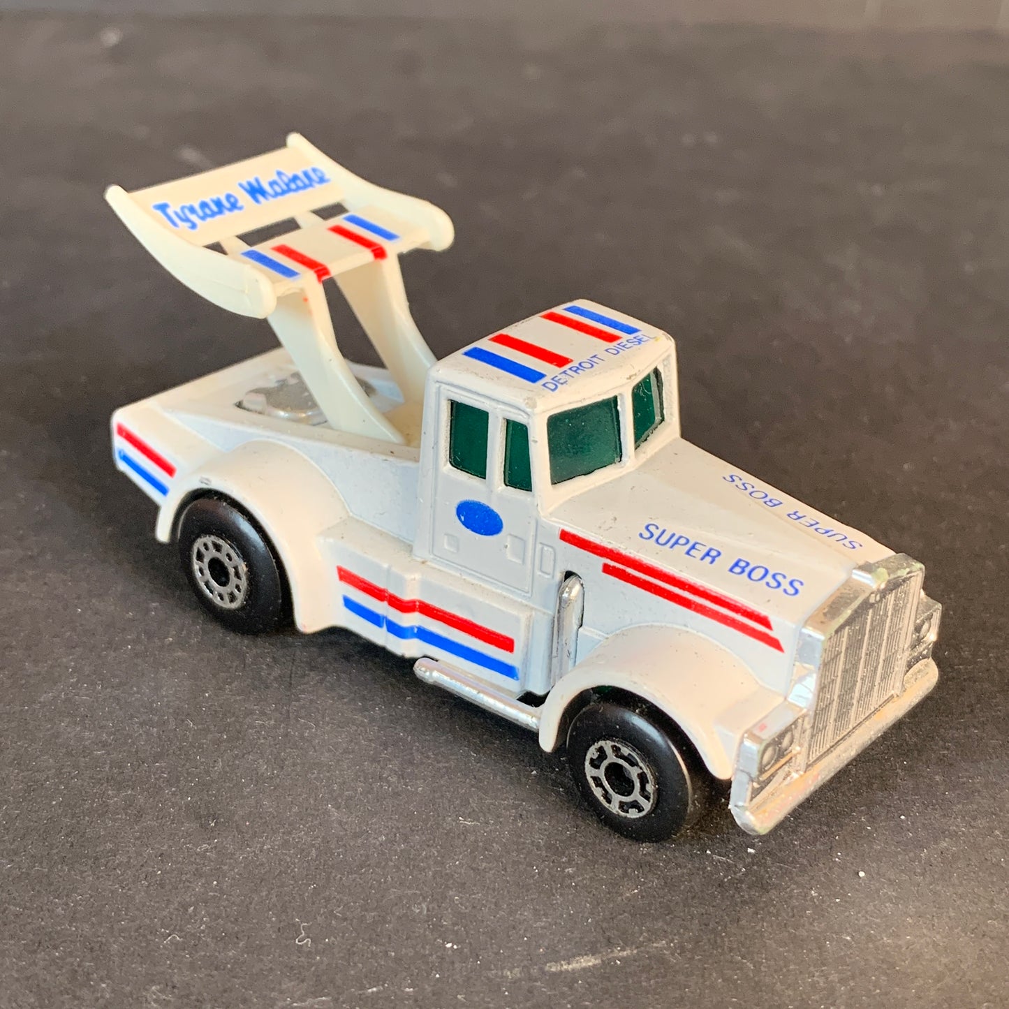 Matchbox Toys 1-75 Series Superfast Kenworth